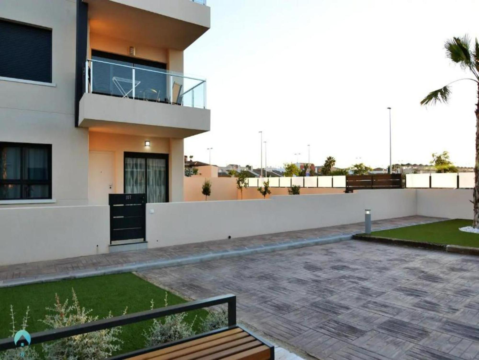 New Luxury Detached Villa With Pool At Beach Пилар де ла Орадада Екстериор снимка